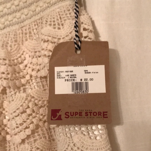 Cream lace shorts - Picture 2 of 3